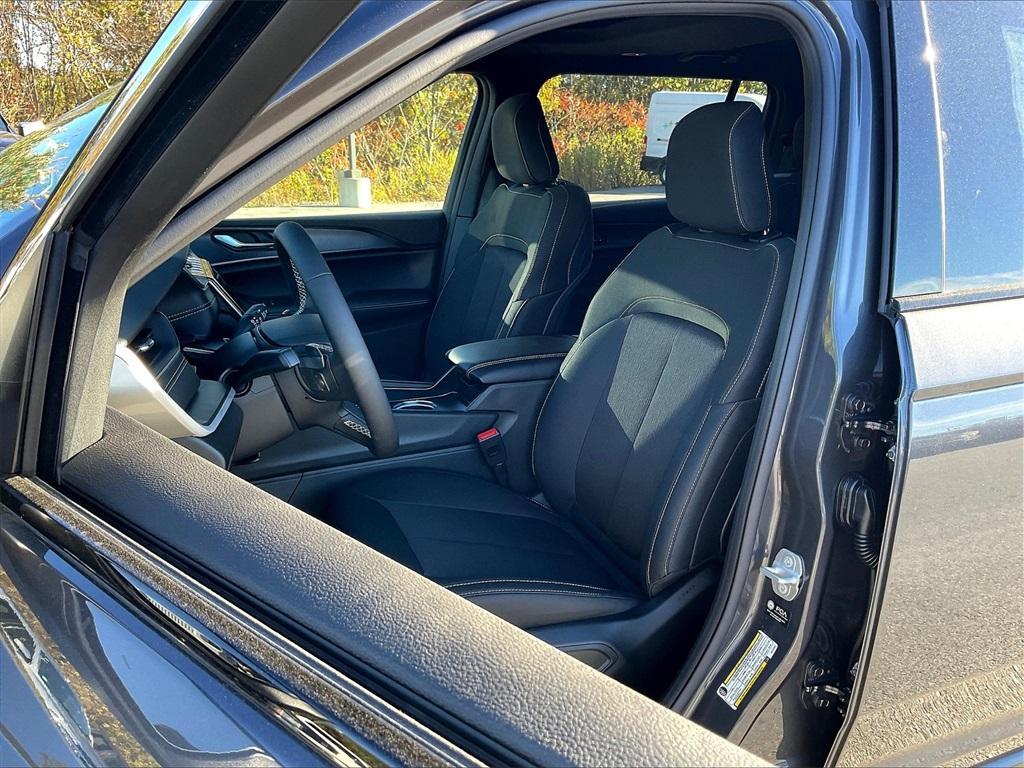 new 2025 Jeep Grand Cherokee L car, priced at $41,104