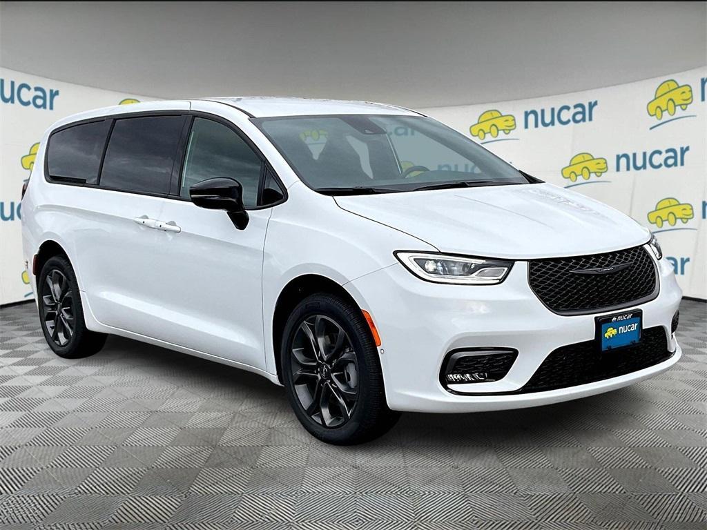 new 2026 Chrysler Pacifica car, priced at $42,850