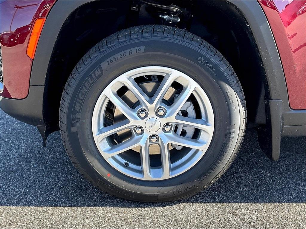 new 2025 Jeep Grand Cherokee car, priced at $40,470