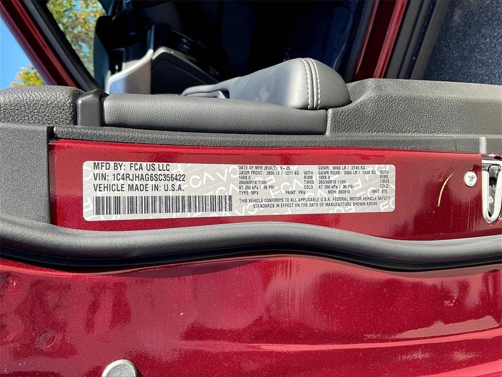 new 2025 Jeep Grand Cherokee car, priced at $40,470