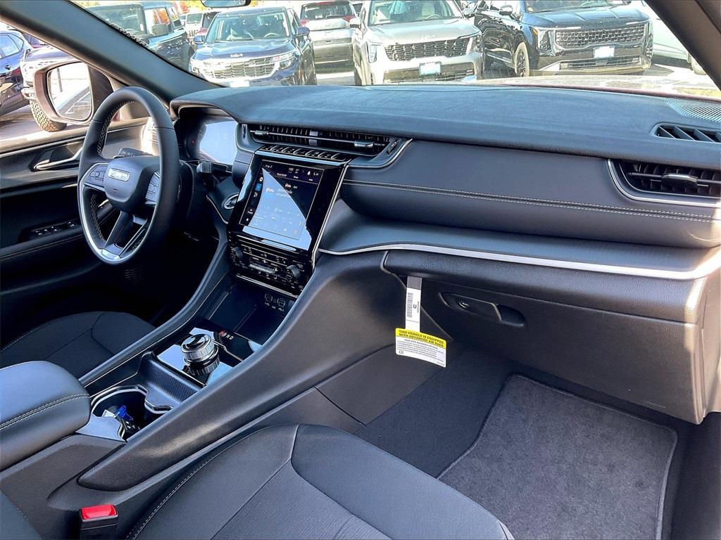 new 2025 Jeep Grand Cherokee car, priced at $40,470