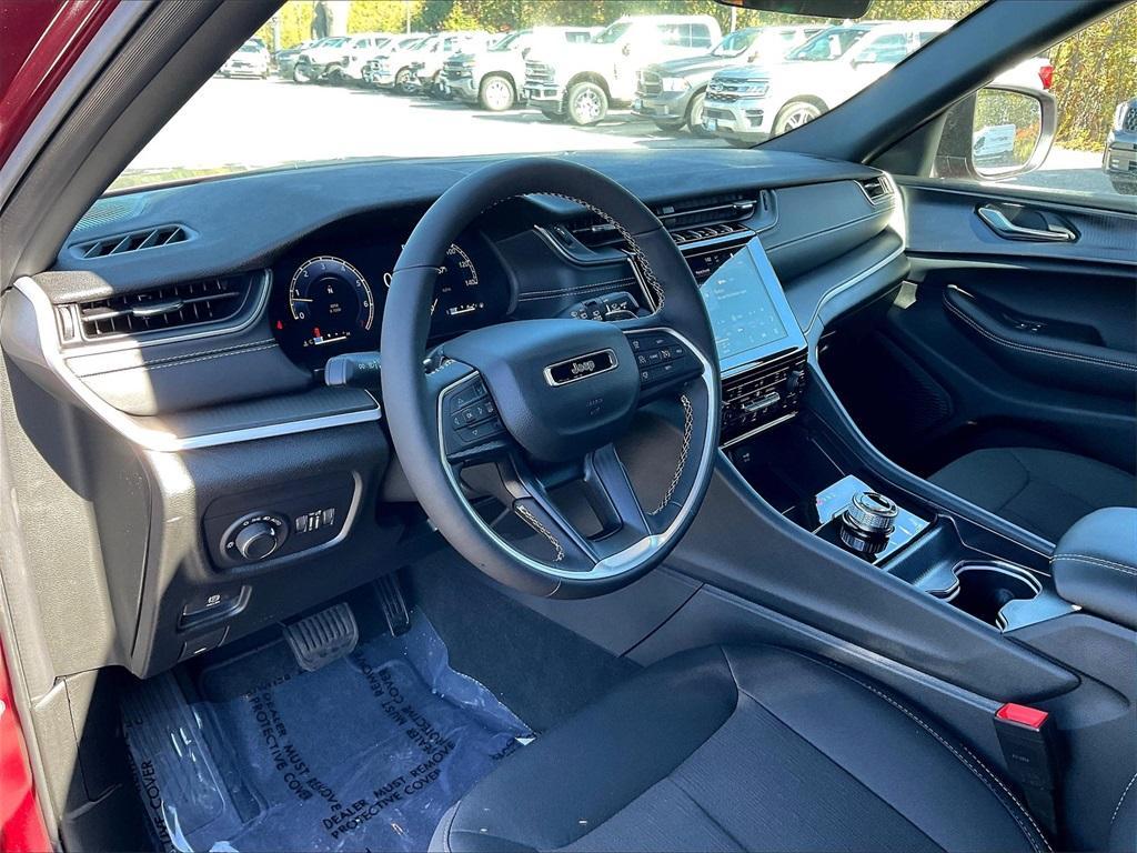 new 2025 Jeep Grand Cherokee car, priced at $40,470