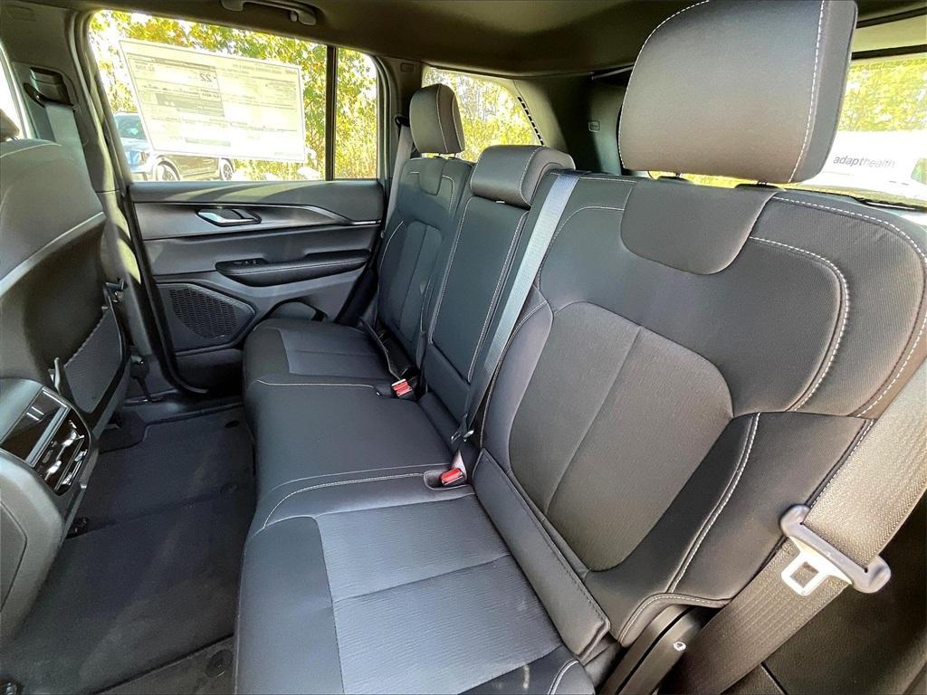 new 2025 Jeep Grand Cherokee car, priced at $40,470