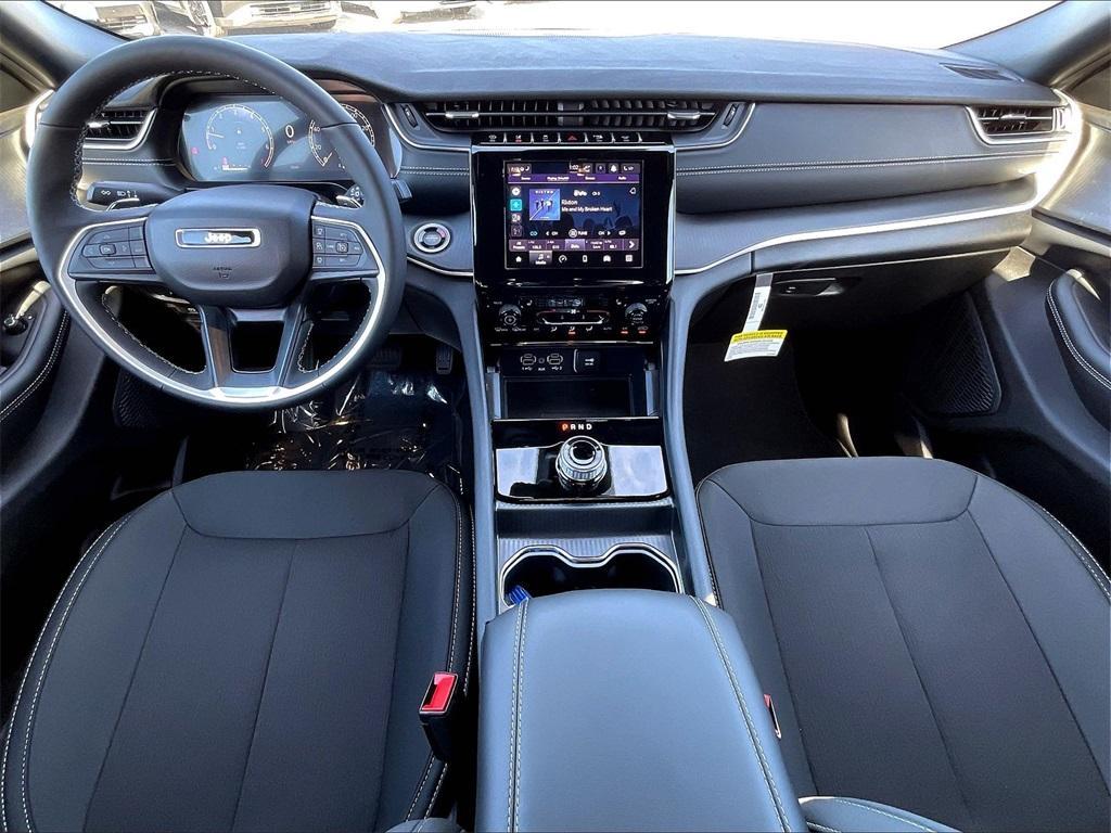 new 2025 Jeep Grand Cherokee car, priced at $40,470