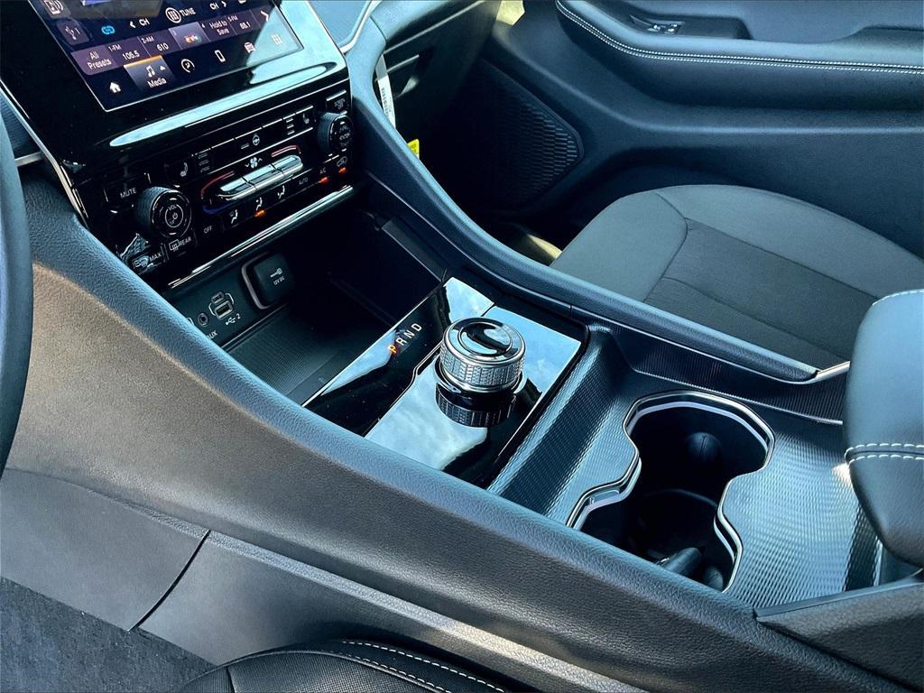new 2025 Jeep Grand Cherokee car, priced at $40,470