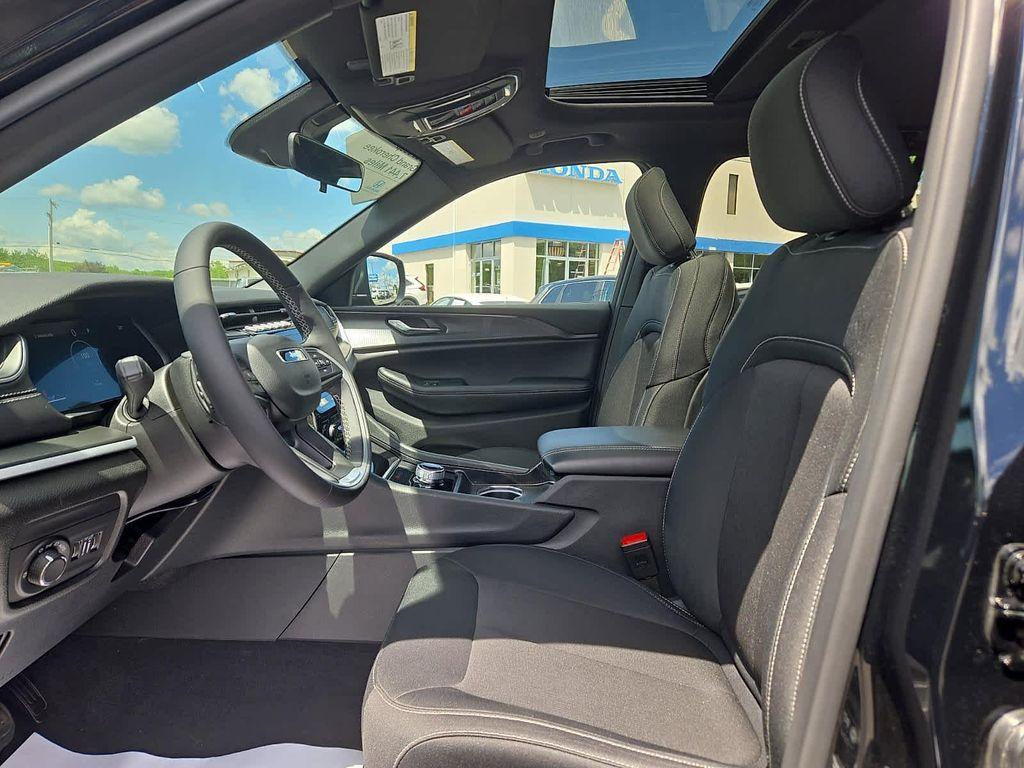 used 2025 Jeep Grand Cherokee car, priced at $35,164