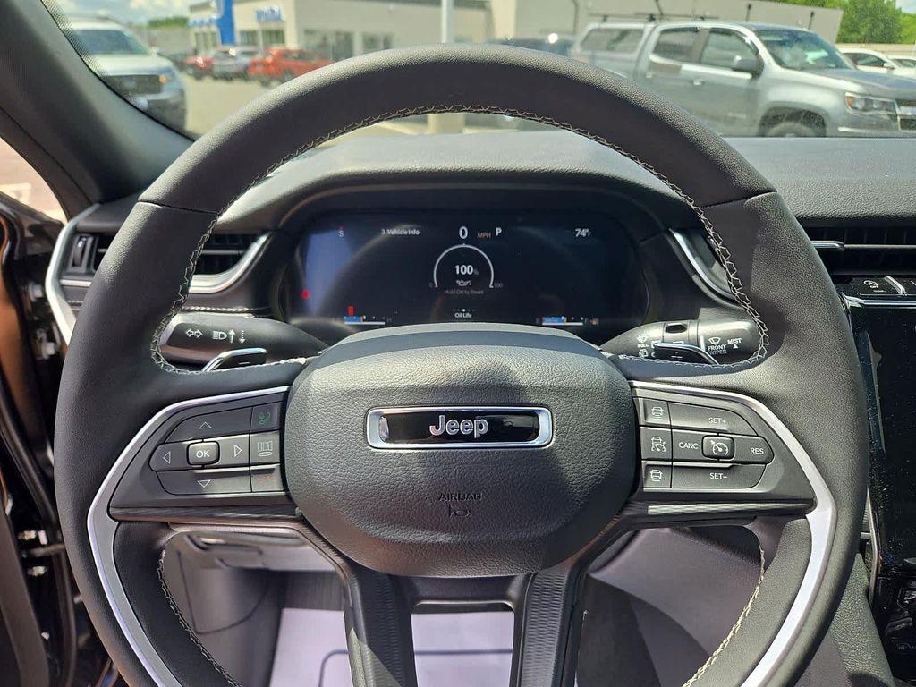 used 2025 Jeep Grand Cherokee car, priced at $35,164