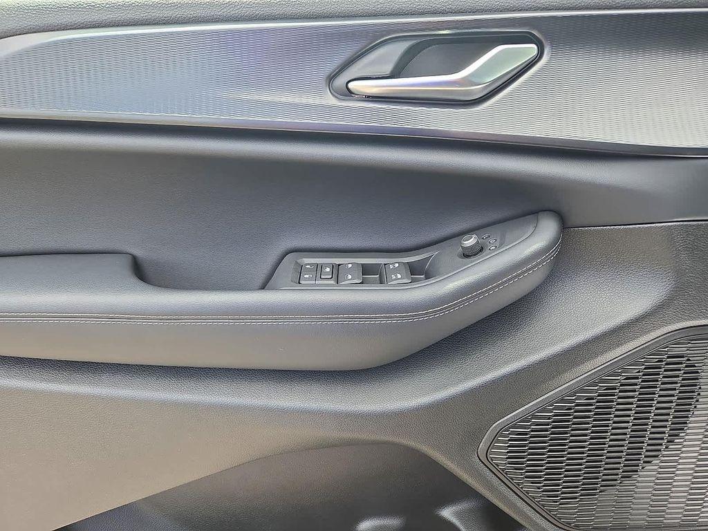 used 2025 Jeep Grand Cherokee car, priced at $35,164