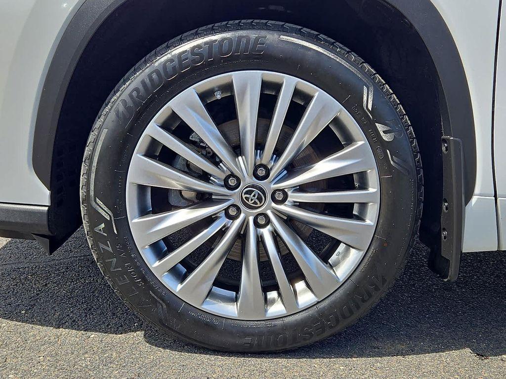 used 2023 Toyota Highlander car, priced at $44,887