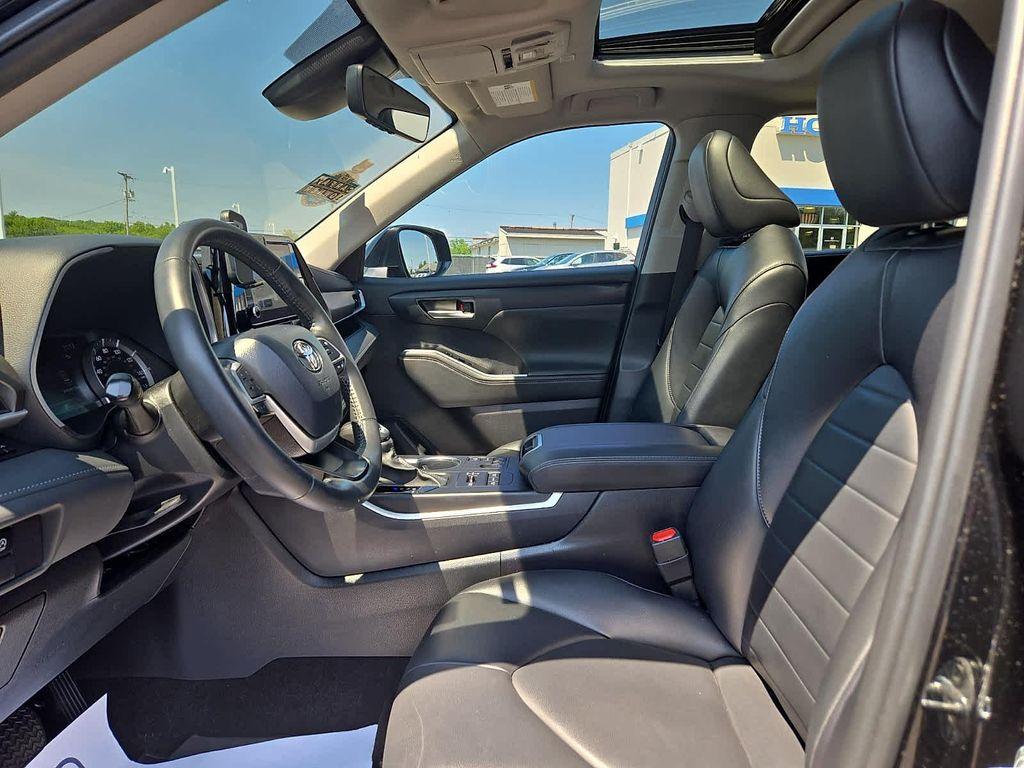 used 2023 Toyota Highlander car, priced at $38,298