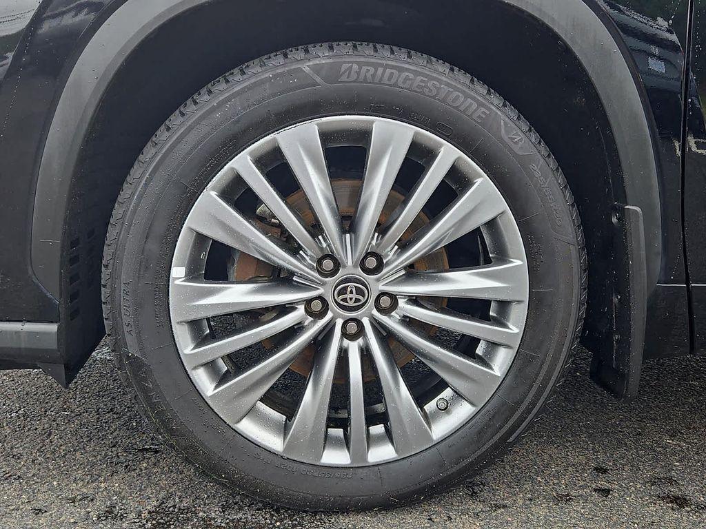 used 2023 Toyota Highlander car, priced at $39,103