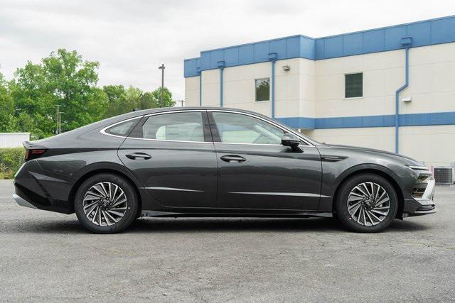 new 2025 Hyundai Sonata Hybrid car, priced at $37,450