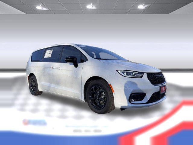 new 2024 Chrysler Pacifica Hybrid car, priced at $41,995