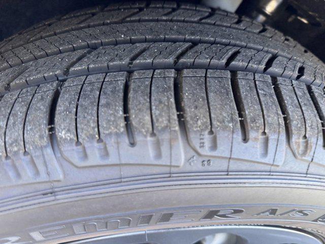 new 2024 Chrysler Pacifica Hybrid car, priced at $41,995