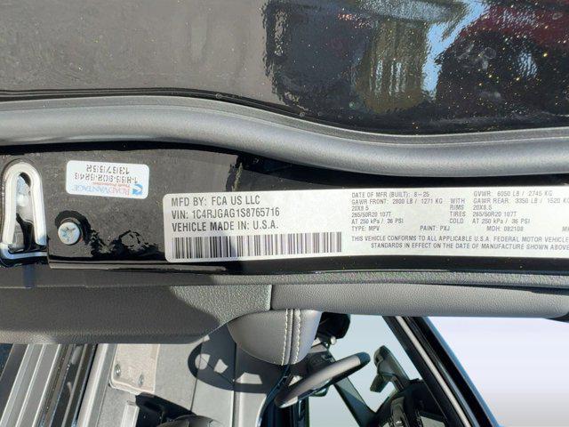 new 2025 Jeep Grand Cherokee car, priced at $37,992