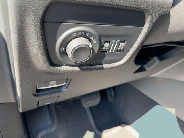 new 2025 Jeep Grand Cherokee car, priced at $37,992