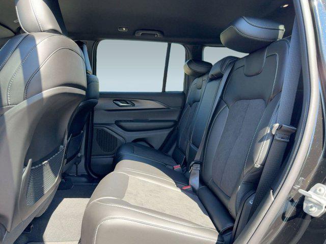 new 2025 Jeep Grand Cherokee car, priced at $37,992