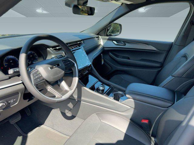 new 2025 Jeep Grand Cherokee car, priced at $37,992