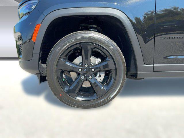 new 2025 Jeep Grand Cherokee car, priced at $37,992