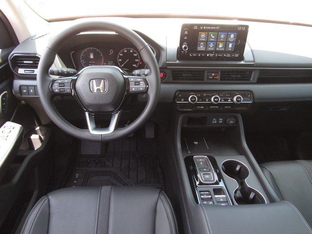new 2025 Honda Pilot car, priced at $49,705
