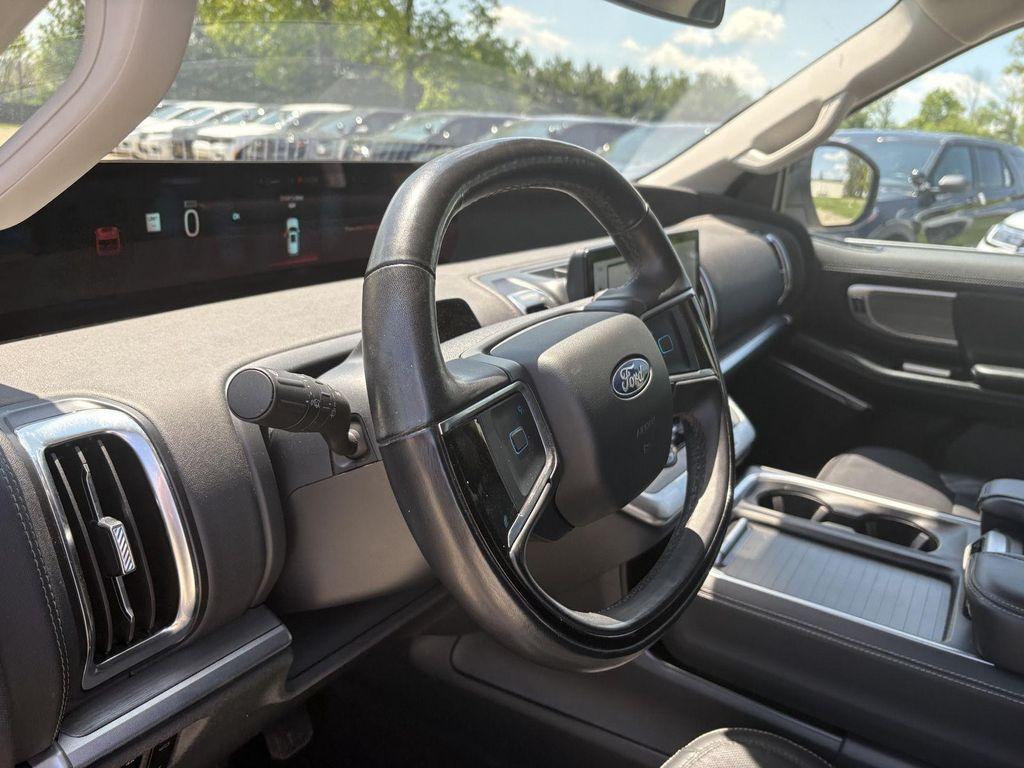 used 2025 Ford Expedition car, priced at $69,000