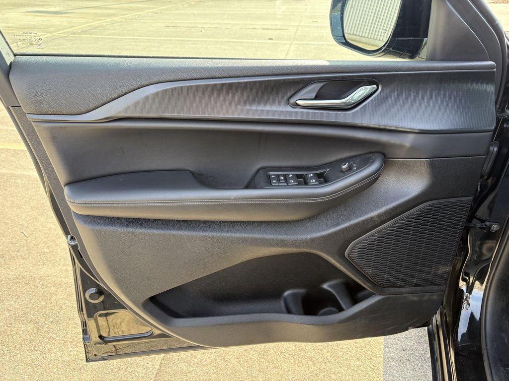 used 2025 Jeep Grand Cherokee L car, priced at $38,750