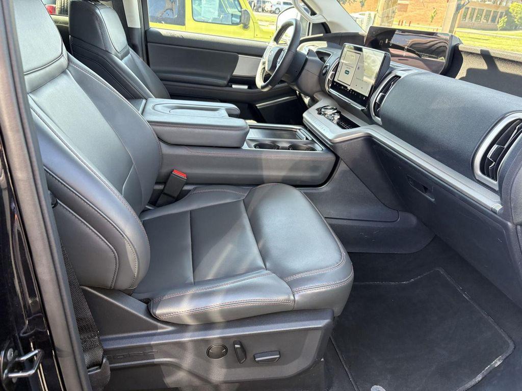 used 2025 Ford Expedition car, priced at $60,000
