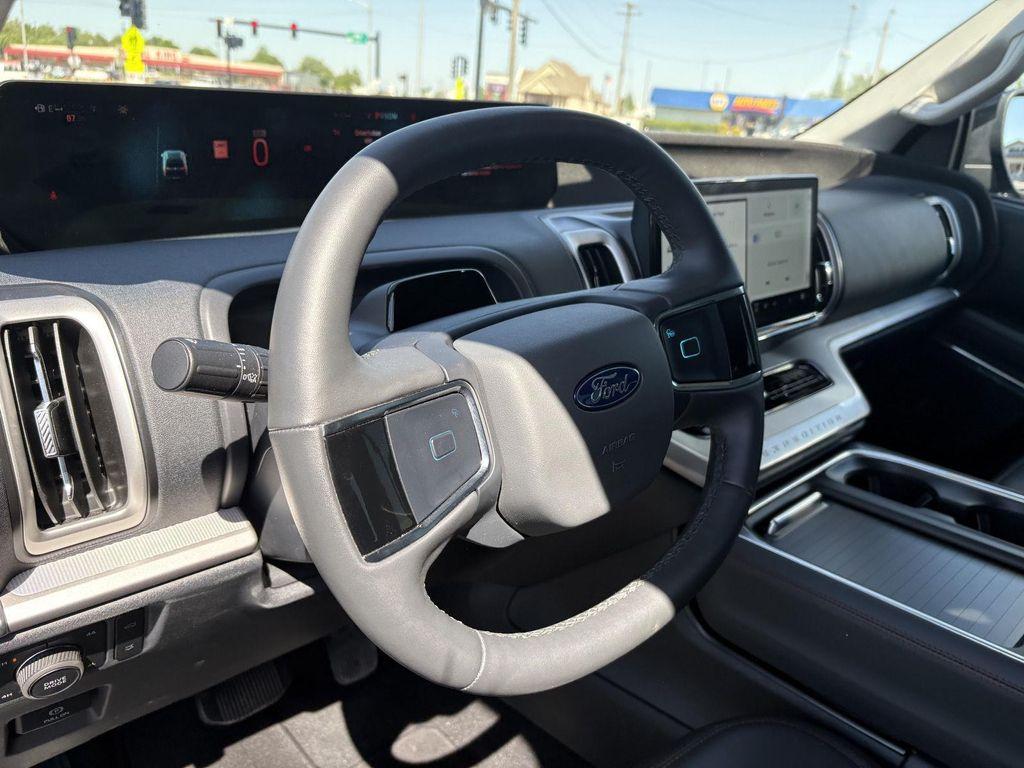 used 2025 Ford Expedition car, priced at $60,000