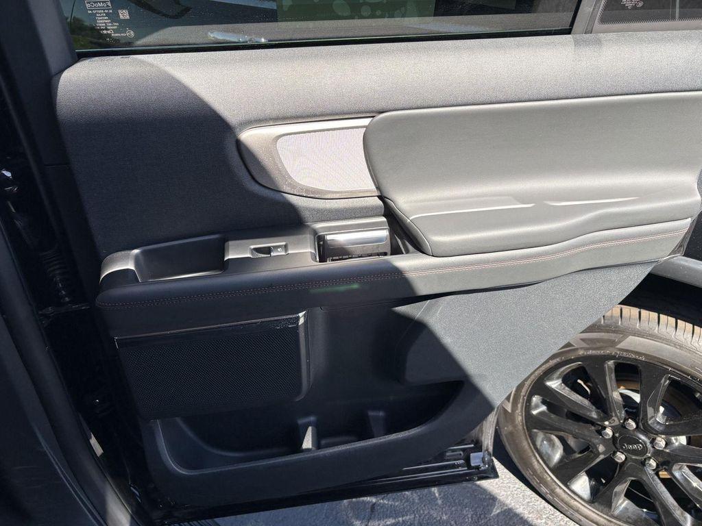 used 2025 Ford Expedition car, priced at $60,000