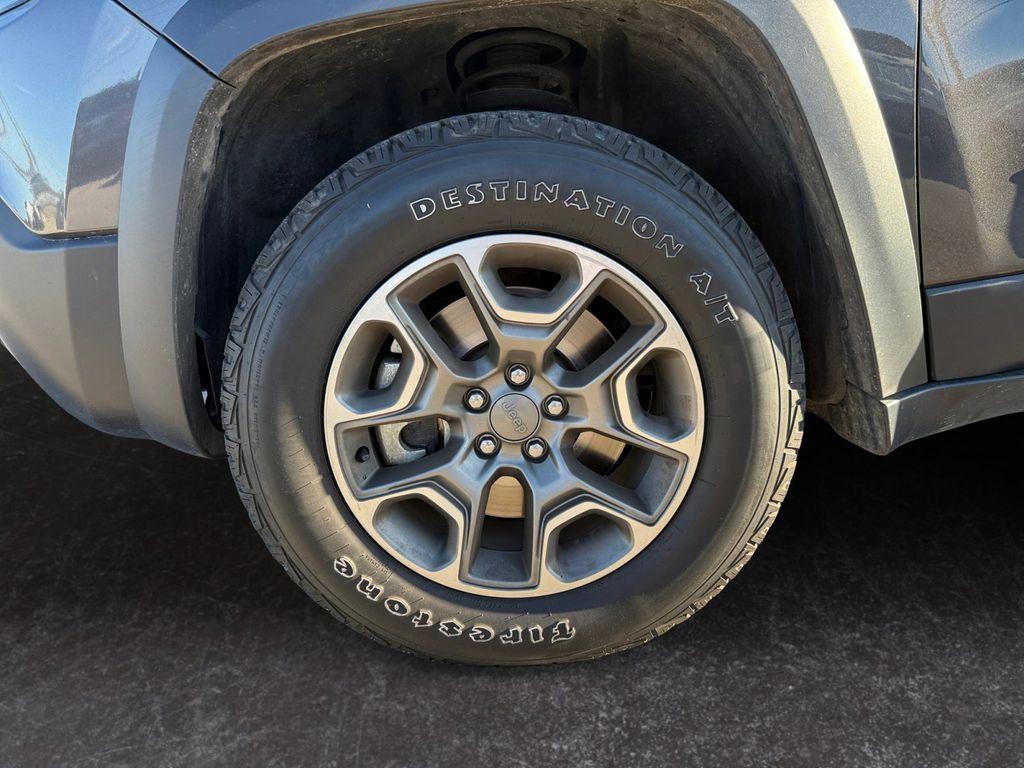 used 2022 Jeep Cherokee car, priced at $21,495