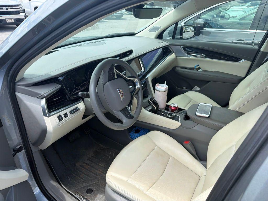 used 2025 Cadillac XT6 car, priced at $49,093