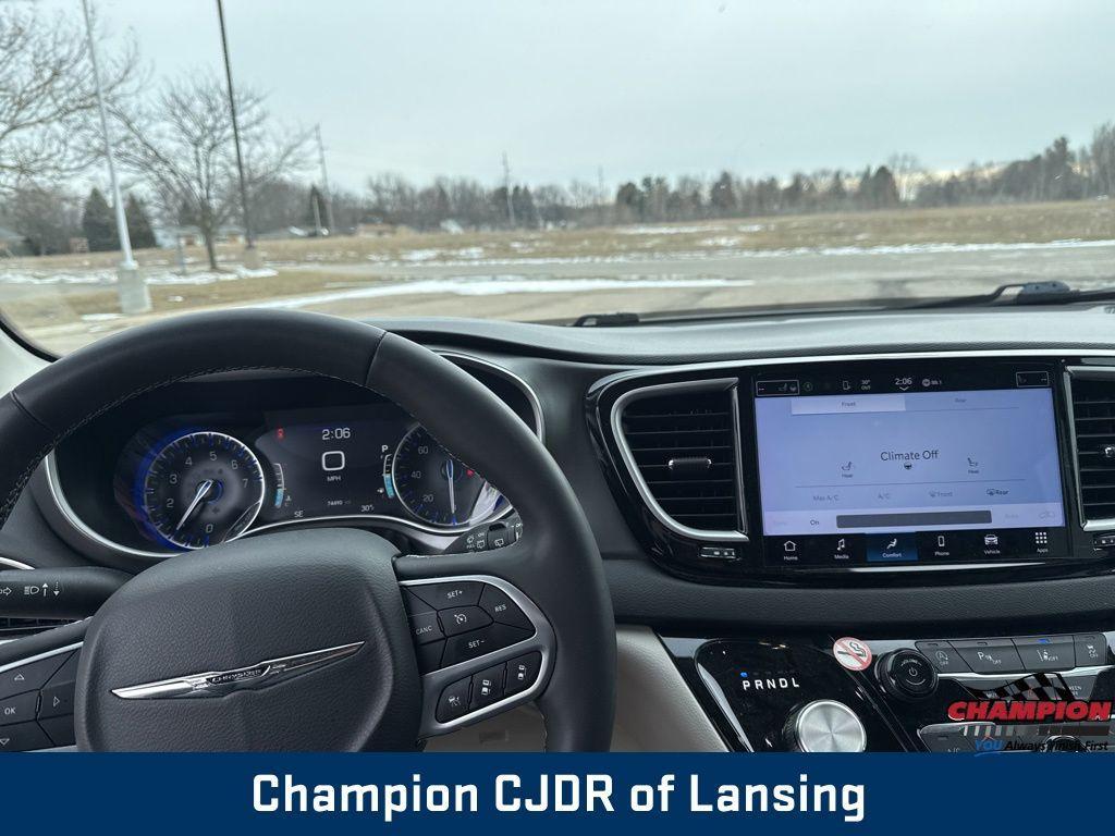 used 2024 Chrysler Pacifica car, priced at $27,981