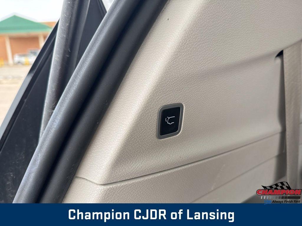 used 2024 Chrysler Pacifica car, priced at $27,981