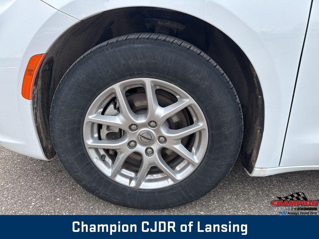 used 2024 Chrysler Pacifica car, priced at $27,981