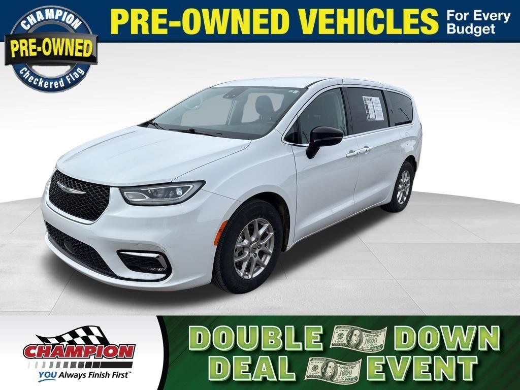 used 2024 Chrysler Pacifica car, priced at $27,981