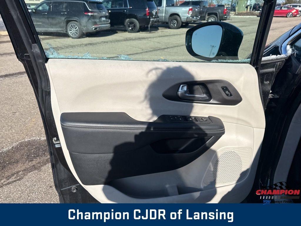 used 2024 Chrysler Pacifica car, priced at $28,954