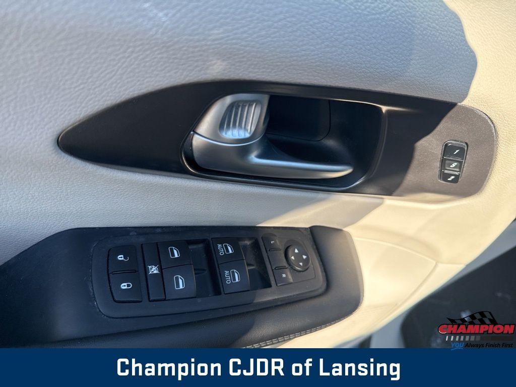 used 2024 Chrysler Pacifica car, priced at $28,954