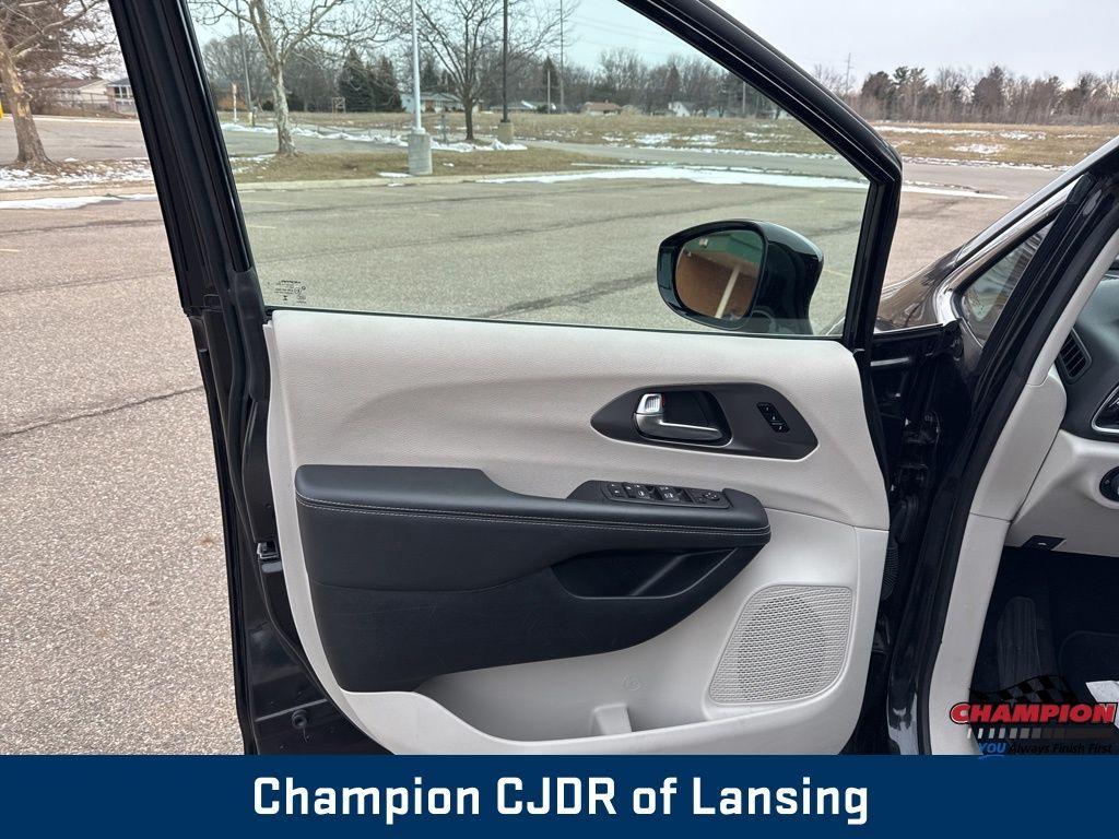 used 2024 Chrysler Pacifica car, priced at $27,981