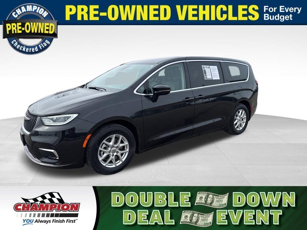 used 2024 Chrysler Pacifica car, priced at $27,981