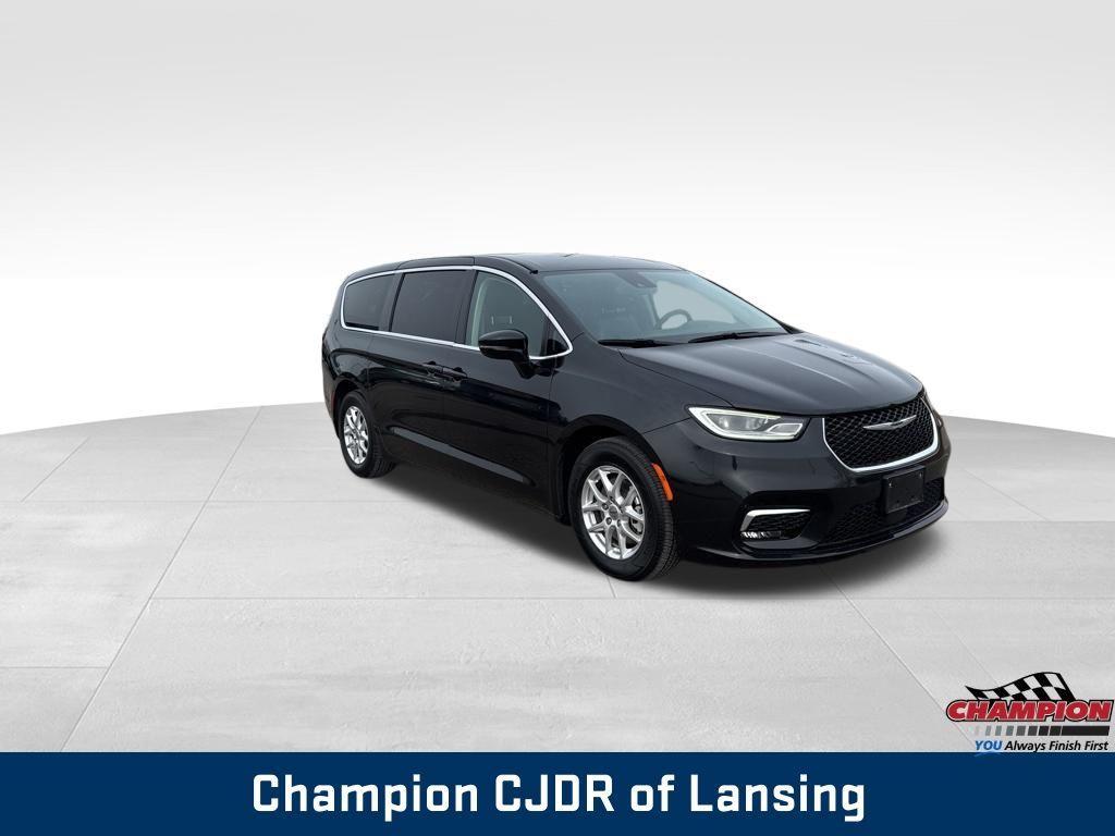 used 2024 Chrysler Pacifica car, priced at $27,981
