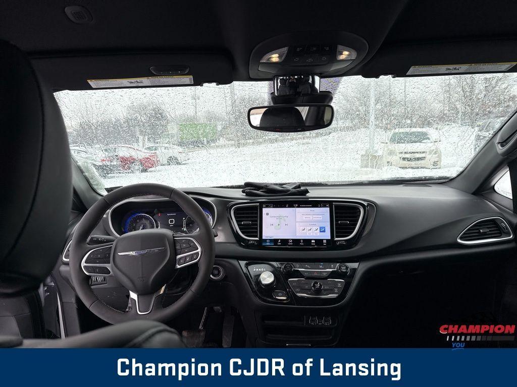 used 2025 Chrysler Pacifica car, priced at $31,781