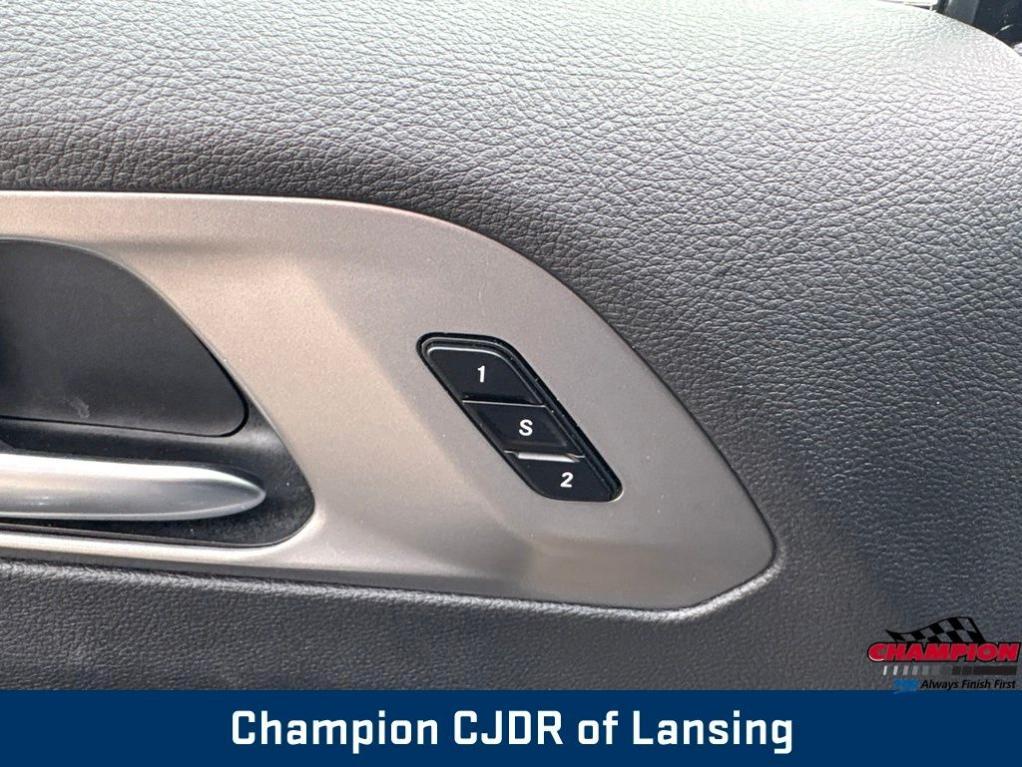 used 2025 Chrysler Pacifica car, priced at $32,954