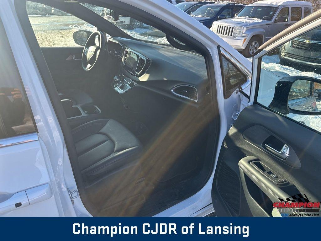 used 2025 Chrysler Pacifica car, priced at $33,954