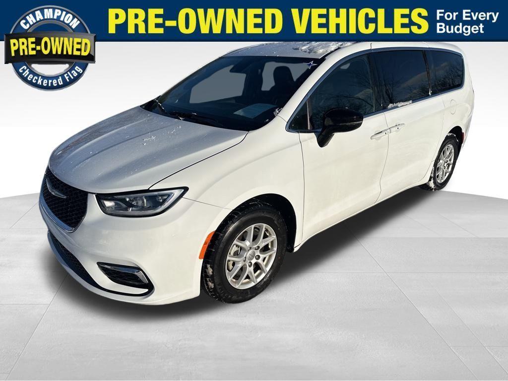 used 2025 Chrysler Pacifica car, priced at $33,954