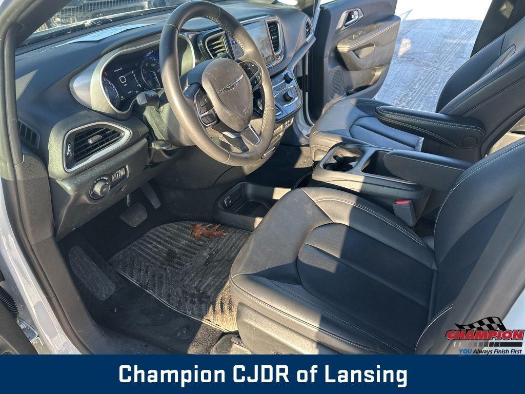 used 2025 Chrysler Pacifica car, priced at $33,954