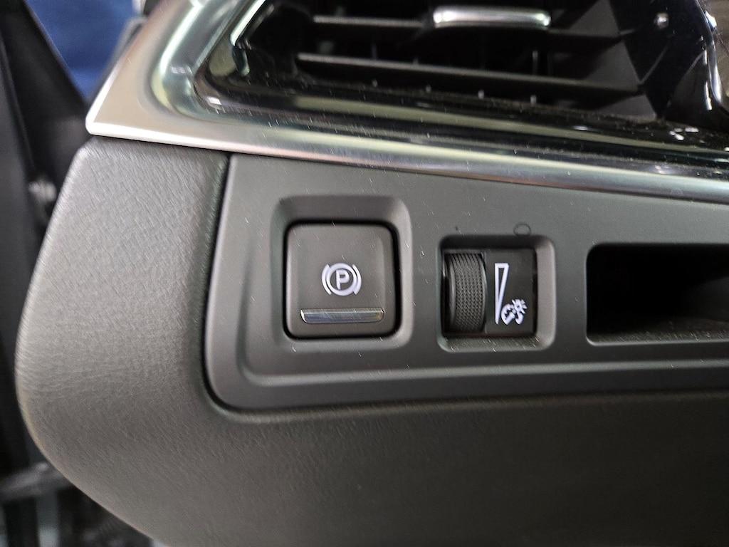 used 2025 Cadillac XT6 car, priced at $38,998