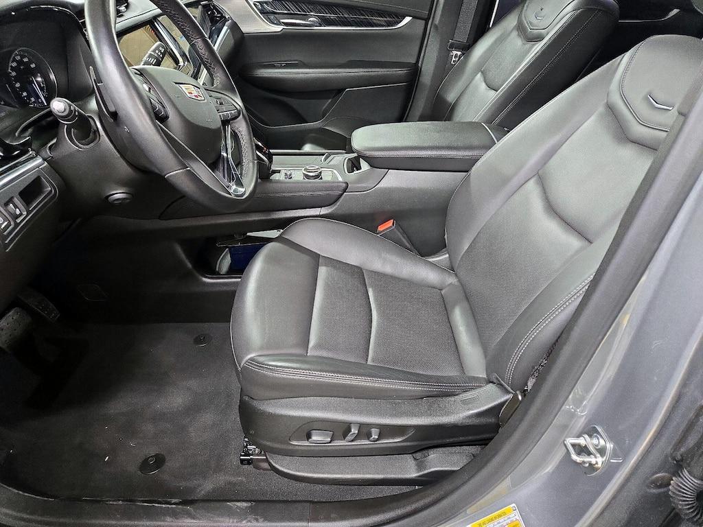 used 2025 Cadillac XT6 car, priced at $38,998