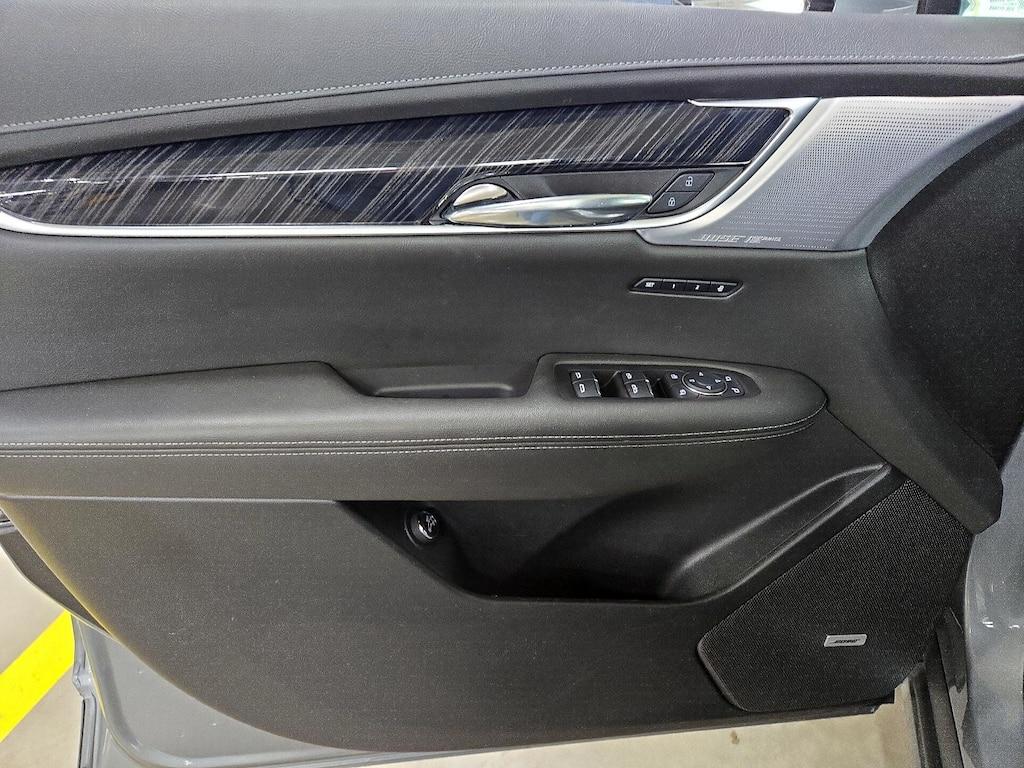 used 2025 Cadillac XT6 car, priced at $38,998