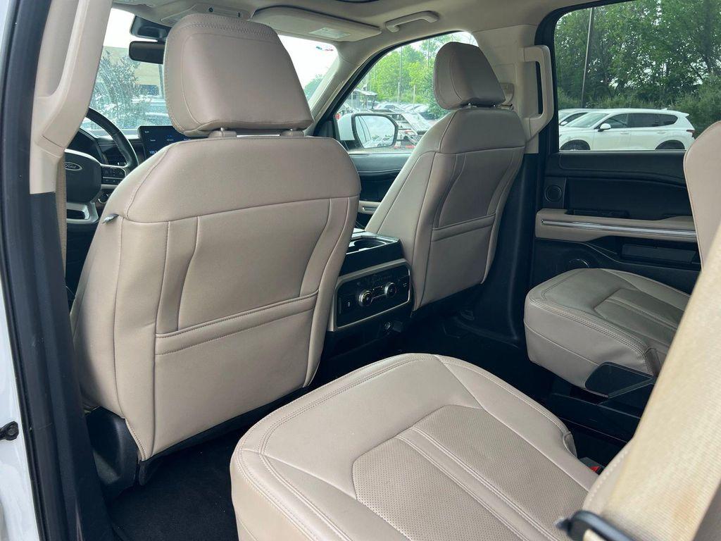 used 2024 Ford Expedition car, priced at $38,633