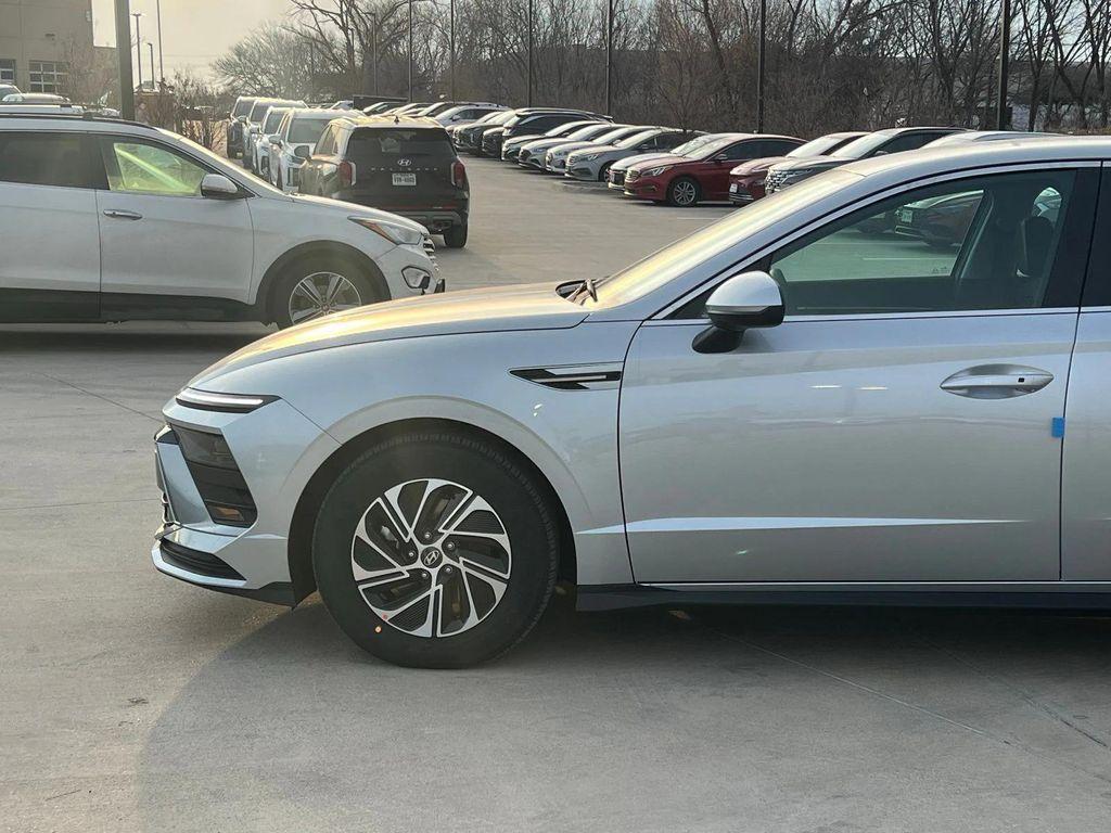 new 2026 Hyundai Sonata Hybrid car, priced at $28,785